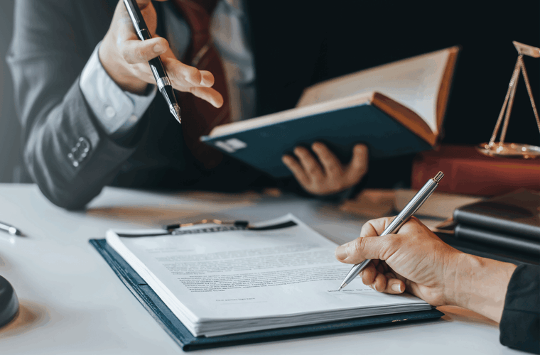 Traducciones Públicas y Técnicas para Industrias Estratégicas 1 TRADUCTOR PUBLICO 2048x1448 1