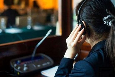 ¿Cual es la diferencia entre interpretacion simultanea y consecutiva en un evento